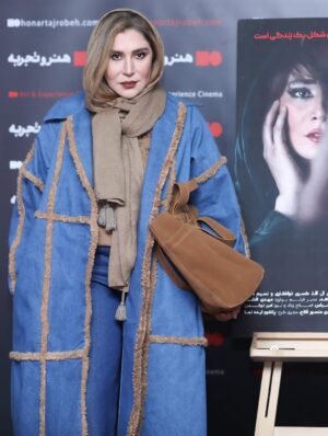 Nasim Adabi Instagram - ⁨	⁨	آیین رونمایی از فیلم سینمایی آن دیگری

🔺فیلم سینمایی آن دیگری به کارگردانی امیر توکلی و تهیه کنندگی سید محسن جاهد پس از موفقیت در عرصه بین المللی و اکران در سینمای فرانسه  اکران خود را از روز چهارشنبه 12 آذر در سینماهای گروه هنرو تجربه اغاز و مورد توجه مخاطبان قرار گرفت

🔺بازیگران : امین زندگانی، مینا وحید، سیروس میمنت، مهری آل‌آقا، کسری ذوالفقاری، رضا محمودی ،مجتبی ترکمن،صباعبدالمالکی و نسیم ادبی

🔺 خلاصه داستان : «آن‌دیگری» روایت جوانی است که در کشاکش میان خواسته‌های شخصی و فشارهای اجتماعی، به دنبال یافتن هویتی تازه است. او در مسیر انتخابی بزرگ، با خانواده و جامعه وارد جدالی پرچالش می‌شود؛ سفری پر از ترس، امید و تضاد که در نهایت به کشف معنای آزادی و خودِ واقعی‌اش می‌انجامد.

🔺عوامل فیلم سینمایی آن دیگری عبارتند از : 
تهیه کننده :سید محسن جاهد
کارگردان :امیر توکلی
مشاور پروژه : امیر صیدآبادی
مجری طرح :پلتفرم ایده‌نما
نویسنده: پارسا (رحمت‌اله) حسینی  
مدیر تولید: علی جاهد  ،دستیار یک: سجاد نو‌بهاری،مدیر برنامه‌ریزی: مژگان طباطبایی (با تشکر از امید همتی)  ،مدیر فیلمبرداری: مهدی افشار،صدابردار: سیروس عابدینی ،آهنگساز: ، وحید مهراد،طراح صحنه و لباس:منصور بستانی، هدی منصور فلاح،تدوین: امیررضا پورعباس  ،اصلاح رنگ و نور: امیر ترکمن،طراح پوستر: علیرضا ربیع‌مقدم،فیلم‌بردار و تدوین پشت‌صحنه / ساخت تیزر: حمید بازاری  ،سرپرست هماهنگی و مدیر تبلیغات: محمد سعیدی

طراح پوستر :علی ربیع مقدم 

#آن_دیگری
#هنروتجربه
#هویت_دیگر 

@bynooshin 
@zahrasadat.mh 

@khaharanedarya 
@atena_photographyy