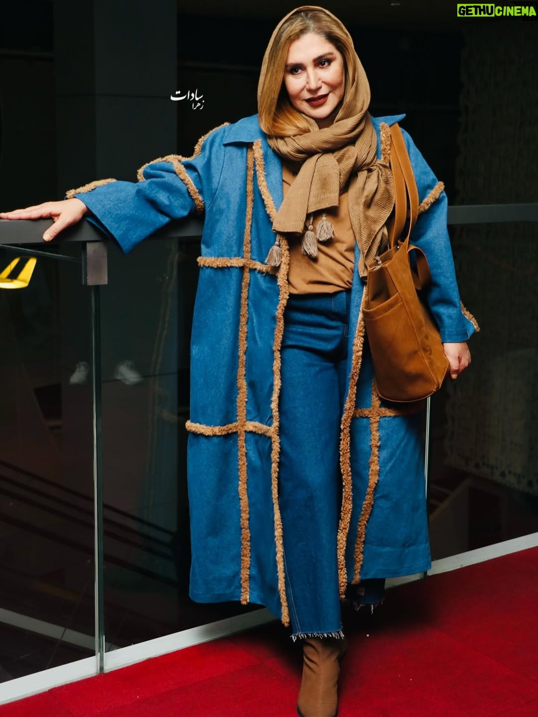 Nasim Adabi - 6.6K Likes - ⁨	⁨	آیین رونمایی از فیلم سینمایی آن دیگری

🔺فیلم سینمایی آن دیگری به کارگردانی امیر توکلی و تهیه کنندگی سید محسن جاهد پس از موفقیت در عرصه بین المللی و اکران در سینمای فرانسه  اکران خود را از روز چهارشنبه 12 آذر در سینماهای گروه هنرو تجربه اغاز و مورد توجه مخاطبان قرار گرفت

🔺بازیگران : امین زندگانی، مینا وحید، سیروس میمنت، مهری آل‌آقا، کسری ذوالفقاری، رضا محمودی ،مجتبی ترکمن،صباعبدالمالکی و نسیم ادبی

🔺 خلاصه داستان : «آن‌دیگری» روایت جوانی است که در کشاکش میان خواسته‌های شخصی و فشارهای اجتماعی، به دنبال یافتن هویتی تازه است. او در مسیر انتخابی بزرگ، با خانواده و جامعه وارد جدالی پرچالش می‌شود؛ سفری پر از ترس، امید و تضاد که در نهایت به کشف معنای آزادی و خودِ واقعی‌اش می‌انجامد.

🔺عوامل فیلم سینمایی آن دیگری عبارتند از : 
تهیه کننده :سید محسن جاهد
کارگردان :امیر توکلی
مشاور پروژه : امیر صیدآبادی
مجری طرح :پلتفرم ایده‌نما
نویسنده: پارسا (رحمت‌اله) حسینی  
مدیر تولید: علی جاهد  ،دستیار یک: سجاد نو‌بهاری،مدیر برنامه‌ریزی: مژگان طباطبایی (با تشکر از امید همتی)  ،مدیر فیلمبرداری: مهدی افشار،صدابردار: سیروس عابدینی ،آهنگساز: ، وحید مهراد،طراح صحنه و لباس:منصور بستانی، هدی منصور فلاح،تدوین: امیررضا پورعباس  ،اصلاح رنگ و نور: امیر ترکمن،طراح پوستر: علیرضا ربیع‌مقدم،فیلم‌بردار و تدوین پشت‌صحنه / ساخت تیزر: حمید بازاری  ،سرپرست هماهنگی و مدیر تبلیغات: محمد سعیدی

طراح پوستر :علی ربیع مقدم 

#آن_دیگری
#هنروتجربه
#هویت_دیگر 

@bynooshin 
@zahrasadat.mh 

@khaharanedarya 
@atena_photographyy
