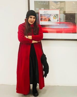 Nasim Adabi Instagram - مجموعه عکس ها و نقاشی های هنرمندان عزیز در گالری تابستان در خانه هنرمندان(این نمایشگاه تا دوشنبه برگزار میباشد)
ضمنا این بافت زیبا کار دوستان عزیزم (مهر باف)
میباشد
مهرباف جمعی زنانه است که از سال ۱۳۹۱  فعالیت خودش رو در جهت کارآفرینی و توان‌افزایی و همینطور آموزش زنان آغاز کرده و بیش از ۴۰ زن در اين  محموعه كار ميكنند
@mehrbaf 
#خانه_هنرمندان_ایران #گالري_تابستان#محمود_كلاري #فرهاد_آئیش #مصطفي_آل_احمد #تورج_اصلاني #هومن_بهمنش#پانته_آ_بهرام #نازنين_بياتي #مهدي_پاكدل #ناصر_تقوايي#كتايون_رياحي #صيف_الله_صمديان #محمد_علي_سجادي #عباس_كيارستمي#نيكي_كريمي#مسعود_کیمیایی #حميد_جبلي#هوشنگ_گلمکانی #ساعد_نيك_ذات #تهمينه_ميلانى #رضا_كيانيان #ژاله_کاظمی #مهتا_محدث#نسيم_ادبي#نقاشي#عكاسي