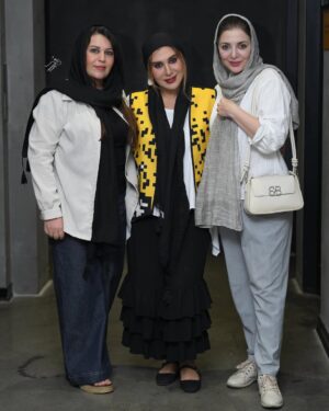 Nasim Adabi Instagram - عکس های بعد از اجرای نمایش عامدانه عاشقانه قاتلانه
#رویا_میرعلمی #گیتی_قاسمی #نسیم_ادبی #تئاتر#بازیگران_زن #بازیگران_زن_ایرانی #ساناز_بیان #عاشقی_کردن_روی_صحنه_تئاتر#عامدانه_عاشقانه_قاتلانه #زن#زنانگی#مادرانگی#زندگی_در_نقش 
@soroushmn_