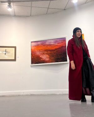 Nasim Adabi Instagram - مجموعه عکس ها و نقاشی های هنرمندان عزیز در گالری تابستان در خانه هنرمندان(این نمایشگاه تا دوشنبه برگزار میباشد)
ضمنا این بافت زیبا کار دوستان عزیزم (مهر باف)
میباشد
مهرباف جمعی زنانه است که از سال ۱۳۹۱  فعالیت خودش رو در جهت کارآفرینی و توان‌افزایی و همینطور آموزش زنان آغاز کرده و بیش از ۴۰ زن در اين  محموعه كار ميكنند
@mehrbaf 
#خانه_هنرمندان_ایران #گالري_تابستان#محمود_كلاري #فرهاد_آئیش #مصطفي_آل_احمد #تورج_اصلاني #هومن_بهمنش#پانته_آ_بهرام #نازنين_بياتي #مهدي_پاكدل #ناصر_تقوايي#كتايون_رياحي #صيف_الله_صمديان #محمد_علي_سجادي #عباس_كيارستمي#نيكي_كريمي#مسعود_کیمیایی #حميد_جبلي#هوشنگ_گلمکانی #ساعد_نيك_ذات #تهمينه_ميلانى #رضا_كيانيان #ژاله_کاظمی #مهتا_محدث#نسيم_ادبي#نقاشي#عكاسي