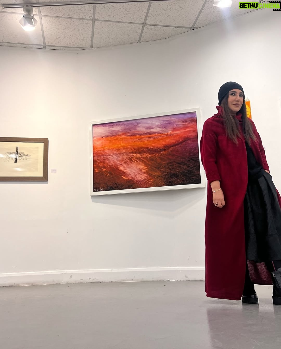Nasim Adabi - 7.6K Likes - مجموعه عکس ها و نقاشی های هنرمندان عزیز در گالری تابستان در خانه هنرمندان(این نمایشگاه تا دوشنبه برگزار میباشد)
ضمنا این بافت زیبا کار دوستان عزیزم (مهر باف)
میباشد
مهرباف جمعی زنانه است که از سال ۱۳۹۱  فعالیت خودش رو در جهت کارآفرینی و توان‌افزایی و همینطور آموزش زنان آغاز کرده و بیش از ۴۰ زن در اين  محموعه كار ميكنند
@mehrbaf 
#خانه_هنرمندان_ایران #گالري_تابستان#محمود_كلاري #فرهاد_آئیش #مصطفي_آل_احمد #تورج_اصلاني #هومن_بهمنش#پانته_آ_بهرام #نازنين_بياتي #مهدي_پاكدل #ناصر_تقوايي#كتايون_رياحي #صيف_الله_صمديان #محمد_علي_سجادي #عباس_كيارستمي#نيكي_كريمي#مسعود_کیمیایی #حميد_جبلي#هوشنگ_گلمکانی #ساعد_نيك_ذات #تهمينه_ميلانى #رضا_كيانيان #ژاله_کاظمی #مهتا_محدث#نسيم_ادبي#نقاشي#عكاسي