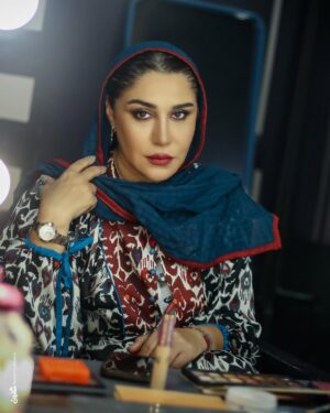 Nasim Adabi Instagram - ممنون از این همه استقبال عشق و انرژی و مهربونیتون
واقعا دوستتون دارم❤️❤️
و ممنون ارز چهرک عزیزم برای طراحی عالی و مناسبش💕
@chehraknarimani