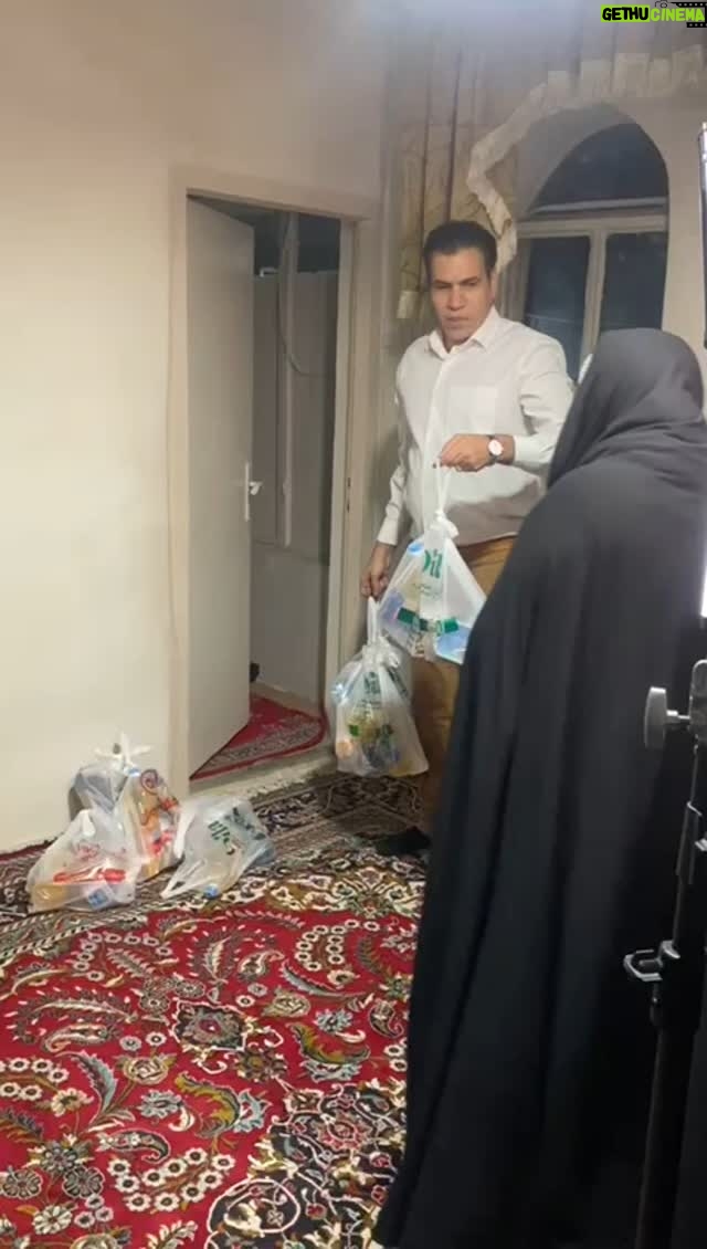 Nasrin Moghanloo - 35.7K Likes - 🤲🤱😔✨️🙏🙏🙏🤍
.
جناب مجید طهان بزرگوار در خانه پدر بزرگتان میزبان مردم هستید
مثل همیشه برای ارشیای من خیرات میکنید و یادش هستید
سپاسگزارم که در این ۲ سال برای دلبندم همیشه🙏🤲
خیرات کردید و به من لطف داشتید
روح پدر بزرگوارتان که من آقاجان صدایش میکردم و همچون پدر بودند برای من شاد باد.پدر بزرگوارتان همیشه با وسعت قلب بزرگی که داشتند،به مستمندان کمک میکردند و حتی وقت  رفتن به  سفر ابدیت پدر بزرگوارتان ،شما فرزندان عزیزش راهش را ادامه دادید ،روح آقا جان شاد که قلبش به وسعت اقیانوس بود و فرزندانی چون شما به این عالم هدیه داد .سپاس از لطف همیشگی شما بزرگوارن برای ارشیای من و پدر گرامیتان،عمر تک تکتان طولانی ،تبریک به روح بزرگتان که همانند پدر مهربانتان هستید.
درب منزل پدر بزرگوارتان به روی عزیزان همیشه باز است و با وجود فرزندانی چون شما بسته نخواهد شد،برکت و عشق برایتان آرزو دارم.

روح پدر بزرگوارتان  آقا جان 
و ارشیای من، و همه خفتگان در خاک و فرشتگان آسمانی
 قرین رحمت حق ،مسیرشان پر نور .