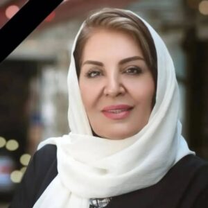 Nasrin Moghanloo Instagram - 🥺🖤🏴🎬🤲🤱
.
نازنین زهره تو هم پر کشیدی
خسته و ناتوان از این همه درد رفتی پیش پسر گلت!!!!
شاید همه خنده تو رو میدیدن ولی من کاملا حس کردم
که چه روزها و چه شبها و چه فصل هایی که در طول این سال‌ها 
گذشت و نو در خلوت خود برای عزیز رفته ات گریستی و درد کشیدی،
آنقدر که این درد دوری از عزیزت تو رو هم از ما گرفت.
با او دیدار میکنی و از تمام دردهای این دوران رها میشی.
حالا دیگه درد نداری،رها هستی به مانند یک پر و شناور در نور.
عزیز هنرمند روحت شاد و مسیرت در روشنایی.
تسلیت به بازماندگان این نازنین هنرمند و مردم سرزمینم
و دوستان هنرمند سینما.