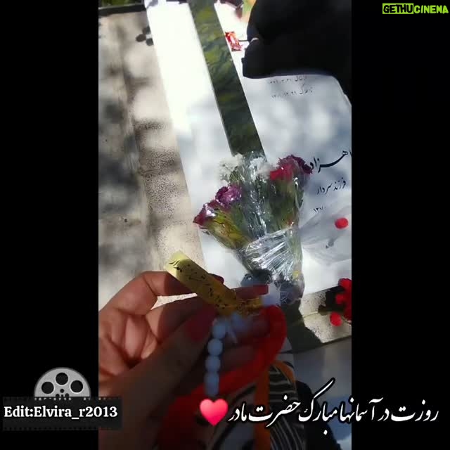 Nasrin Moghanloo - 36.4K Likes - 🤲😔♥️🤍🤱✨️🌜
.
مادرم روزت در آسمانها مبارک
روحت شاد و راهت روشن