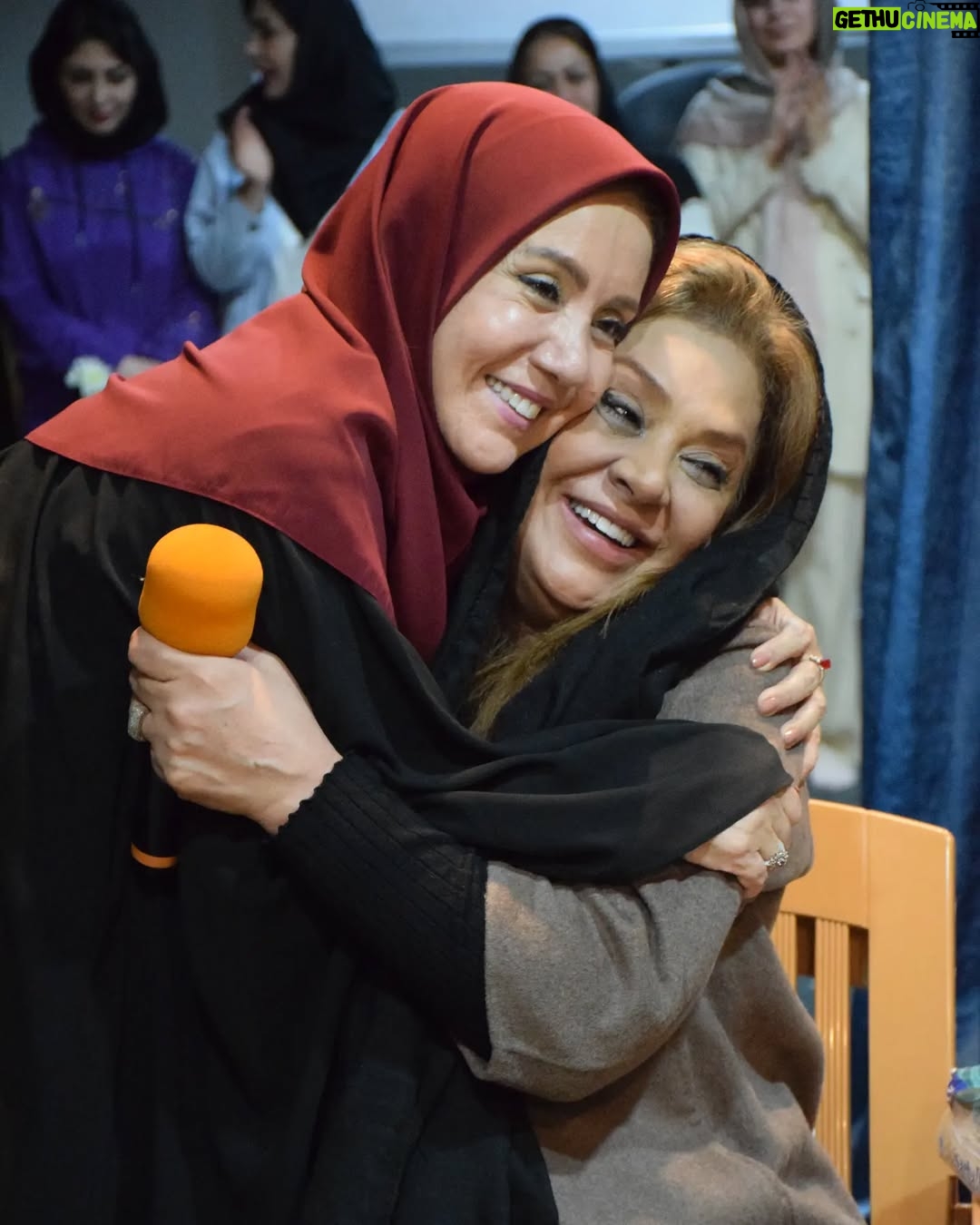 Nasrin Moghanloo - 41.5K Likes - 🎂🎂🎂🎂🤲👌👍🎈✨️🤲💕❤️🌹🎂🎂
.
عزیز نازنینم بانو مهربان
دکتر افسانه سلیمی دوست داشتنی
زاد روزتان خجسته، ای که کلامت نور امید و استواری و ثابت قدم بودن را در زندگی به ما می‌آموزد و درک و تحمل را یادآوری می‌کند تا که انسانها دوباره بتوانند با همه سختی‌ها بایستاند و ادامه دهند این زندگی را.....
سالیان سال سلامت و استوار و موفق در تمام مراحل زندگانیتان باشید،امیدوارم که انرژی مثبتتان روز افزون و دلتون شاد و
در کنار عزیزانتان و ما پر انرژی  باشید تا با چهره مهربانتان و کلام زنده ما  آرامش را  در کنارتان زندگی کنیم.
زادروزتان خجسته فرشته پر مهر و تلاش.
بودنتان در زندگی من و آرین هدیه زیبایی بود از طرف خداوند.
@afsanehsalimii
@kalamezendeh