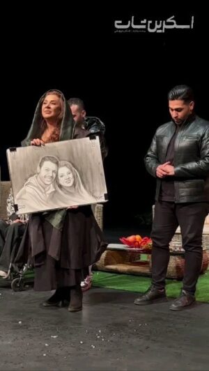 Nasrin Moghanloo Instagram - 👏👍👌🙏❤️✍️
.
روزت مبارک پسر آسمانی من.
دیشب مهمان تئأتر  اسکرین شات بودم
قصه ایی اجتماعی  که در حین آنکه تو را میخنداد،و لحظه ایی به گریه وا می‌داشت و از واقعیت اجتماع اینروزهای  ما حرف میزد، حقیقت این دوران ماست .
از همینجا یک خسته نباشید به کل عزیزان بازیگر برای بازی زیبایشان می‌گویم و آرزوی موفقیت برای تک تکشان در عرصه هنر را خواهانم.و سپاس از هدیه نقاشی زیبایی که برای من زیباترین هدیه بود.
و تشکر دیگر از اشکان درویش عزیز کارگردان و تهيه کننده این کار زیبا و  دعوتش از من .
باشد که از ته دل زیبایتان همیشه عاشق واقعی باشید و قلبهای زیبایتان با عشق واقعی پر تپش باشد.
.
@ashkan.darvishi 👈