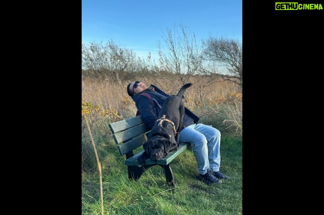 Nastassja Strobel - 7.7K Likes - 2025 fast vorbei \o/
Und Pro-Tipp von meiner Seite: manchmal muss man nur durch die eigenen Fotos gehen um zu sehen wie toll das Jahr doch war.
Bin dankbar für viele Dinge, die ich dieses Jahr erleben und lernen durfte, aber am aller meisten für meine Freunde 
Und wie ein weiser Mann einst sagte: „Family don’t end in blood.“ But it doesn’t start there, either. Family cares about you, not what you can do for them. Family’s there through the good, the bad-all of it. They got your back, even when it hurts. That’s family.