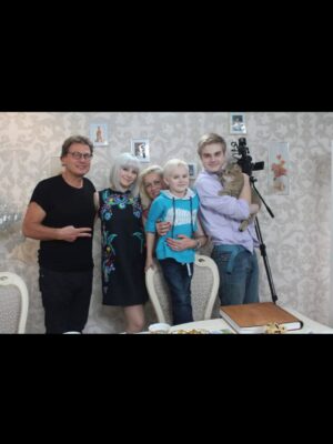 Natali Instagram - Мой 2016! #тренд2016 
1. Волосы -в розовый!
2.Продолжаю эксперименты с розовыми волосами 
3. Премия МузТВ 20 лет
4. Участие в передаче «Субботний вечер» с 
Н.Басковым, песня «Николай»
5. В саду у папы (в грушах)
6. Фотографирую мужа и сына на отдыхе 
7. На выступлении с Дмитрием Харатьяном
8. Шоу Н.Баскова в Кремле «Игра», песня «Николай»
9. С Андреем Разыграевым
10. Заявляю о третьей беременности
11. Евгений Додылев снимает передачу о моей семье у нас дома 
12. С Евгением Петросяном на Новогоднем огоньке исполняем в дуэте песню «О, Боже, какой мужчина!»
 В следующем году рождается сын Евгений🥰