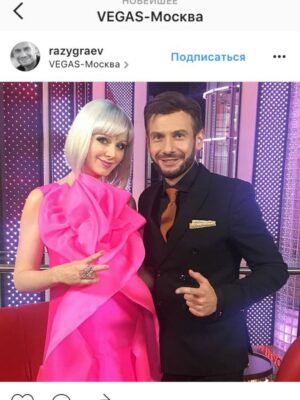 Natali Instagram - Мой 2016! #тренд2016 
1. Волосы -в розовый!
2.Продолжаю эксперименты с розовыми волосами 
3. Премия МузТВ 20 лет
4. Участие в передаче «Субботний вечер» с 
Н.Басковым, песня «Николай»
5. В саду у папы (в грушах)
6. Фотографирую мужа и сына на отдыхе 
7. На выступлении с Дмитрием Харатьяном
8. Шоу Н.Баскова в Кремле «Игра», песня «Николай»
9. С Андреем Разыграевым
10. Заявляю о третьей беременности
11. Евгений Додылев снимает передачу о моей семье у нас дома 
12. С Евгением Петросяном на Новогоднем огоньке исполняем в дуэте песню «О, Боже, какой мужчина!»
 В следующем году рождается сын Евгений🥰