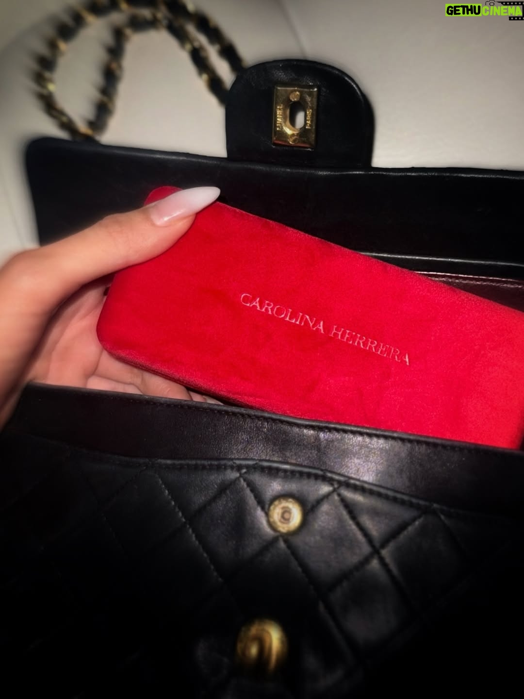 Natalia Carvajal - 9.9K Likes - Estrenando 🤓 @boutique.jimenezcr 

Un nuevo concepto con las marcas más exclusivas para sentirse 🔝 
Ahora en city mall alajuela 🔥