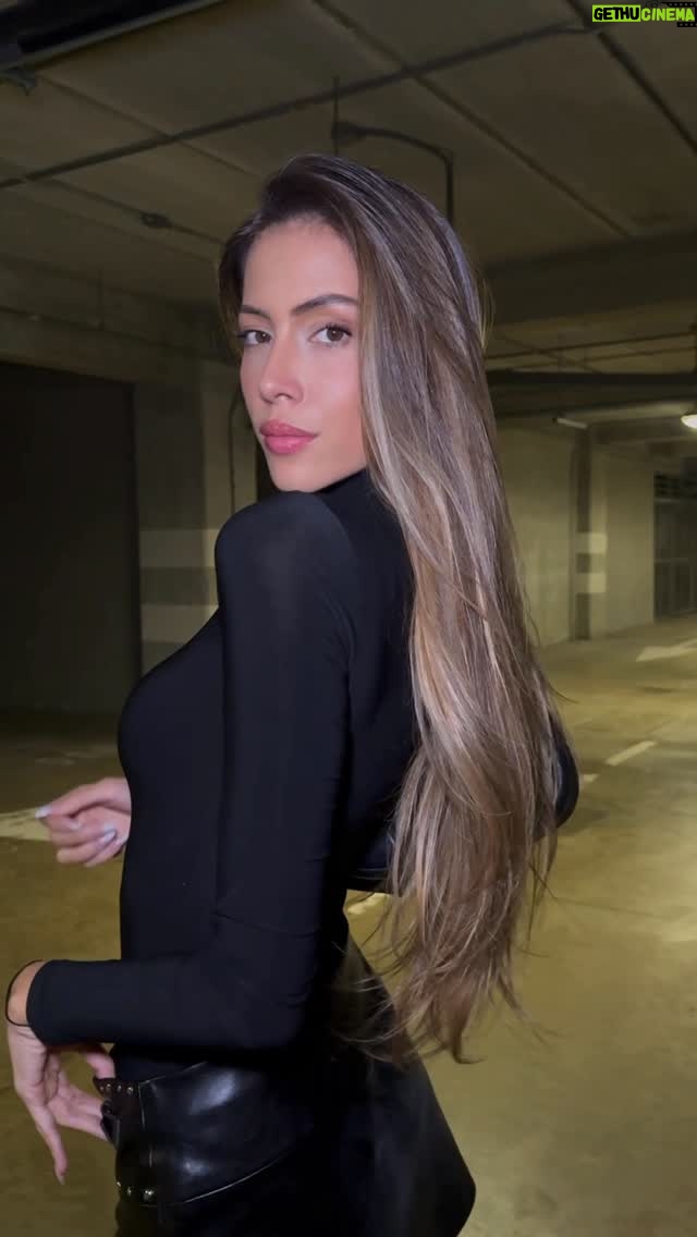 Natalia Carvajal - 4.3K Likes - Cuando me dice que sabe hacer tamales…

Hair & makeup : @maujimenez91