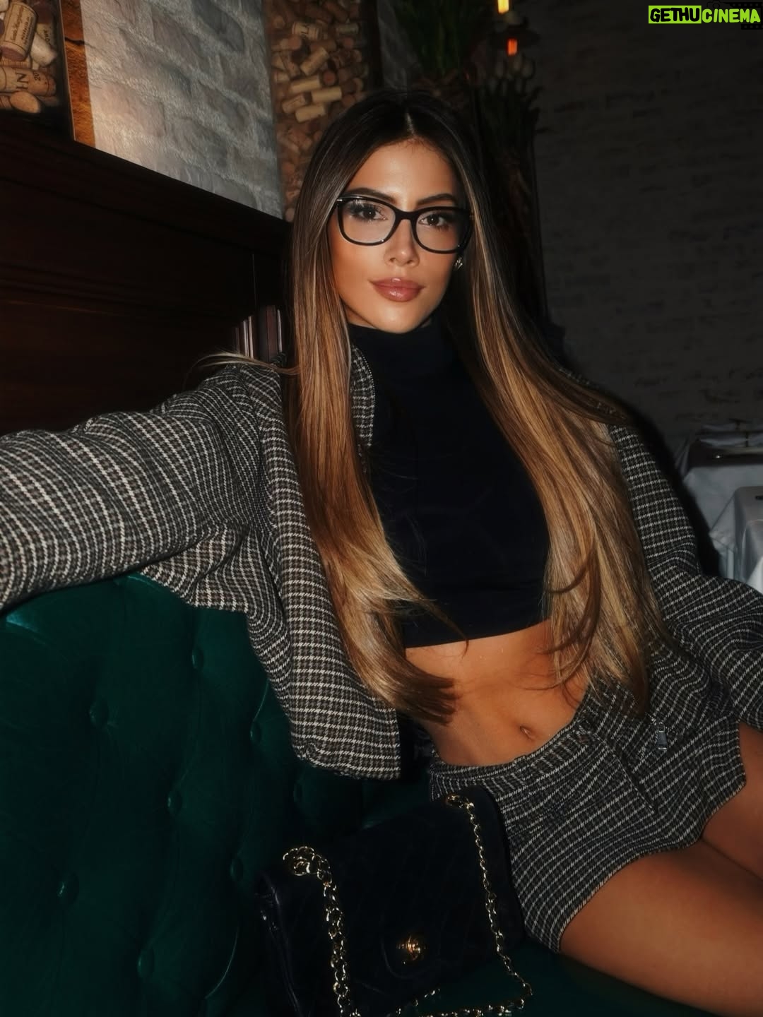 Natalia Carvajal - 9.9K Likes - Estrenando 🤓 @boutique.jimenezcr 

Un nuevo concepto con las marcas más exclusivas para sentirse 🔝 
Ahora en city mall alajuela 🔥