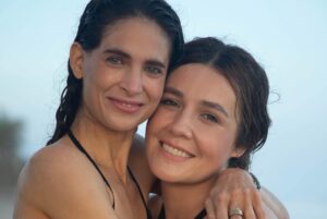 Natalia Guerrero Instagram - Me hubiera gustado que la fotógrafa @sandrakai estuviera en estas fotos. ❤️
Mijita chula, contigo voy a estar toda la vida. @edsawellness @edsarmz