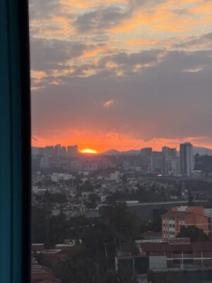 Natalia Juárez Instagram - Terminé el 2025 y empecé el año 2026 tranquila, sin hacer mucho ruido mirando hacia adentro y siendo consciente del gran año que nos espera ❤️✨🎉 ¿cómo iniciaste el año?