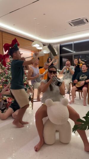 Natalia Ng Instagram - When the kids have gone to bed 🤪 JK, we made them take this video 

#christmas2025