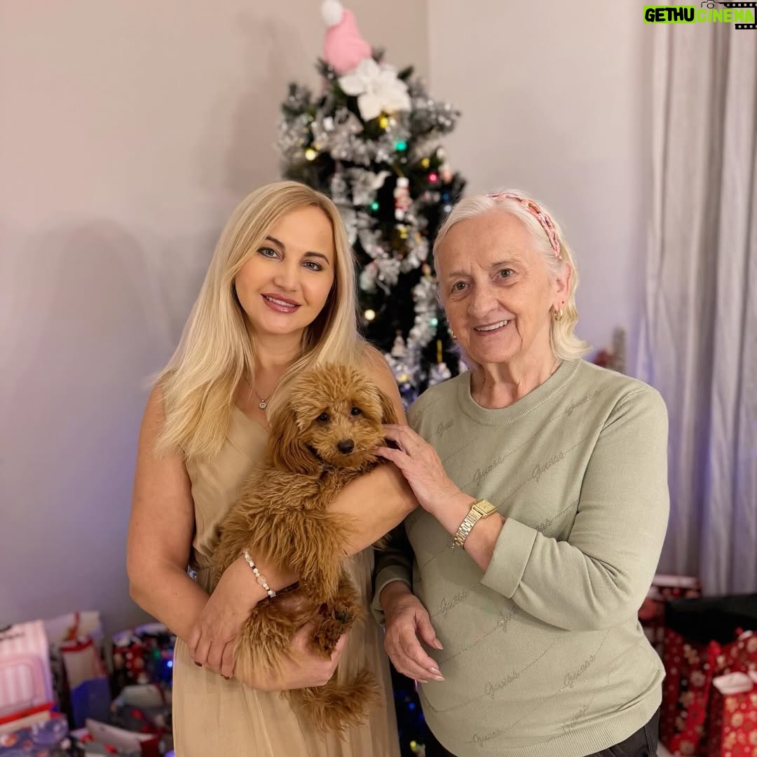Natálie Grossová - 2.7K Likes - ❄️ Merry Christmas 2025 ❄️