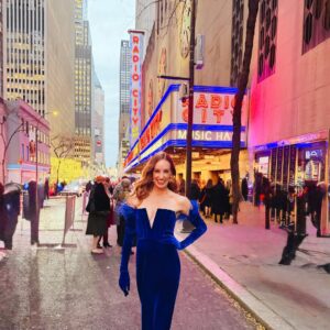 Natalie Lecznar Instagram - Big News! I’m back at Radio City Music Hall kicking again with @therockettes ✨

It’s been such a joy to be back in the line and an extra treat to be a part of the 100 Year Anniversary. We’re in shows through January 5, and I’ll be performing in all of the shows highlighted in blue. 

#radiocityrockettes #rockettes100 #christmasspectacular