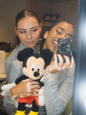Natalie Peterson Instagram - Merry Christmas everyone! 🤍 Tune in to @disneyplus and watch the Christmas Day Parade to see some familiar faces! Loved being a part of this 🥹❤️❄️🎄

#disneyparade #christmas #disneyworld #parade