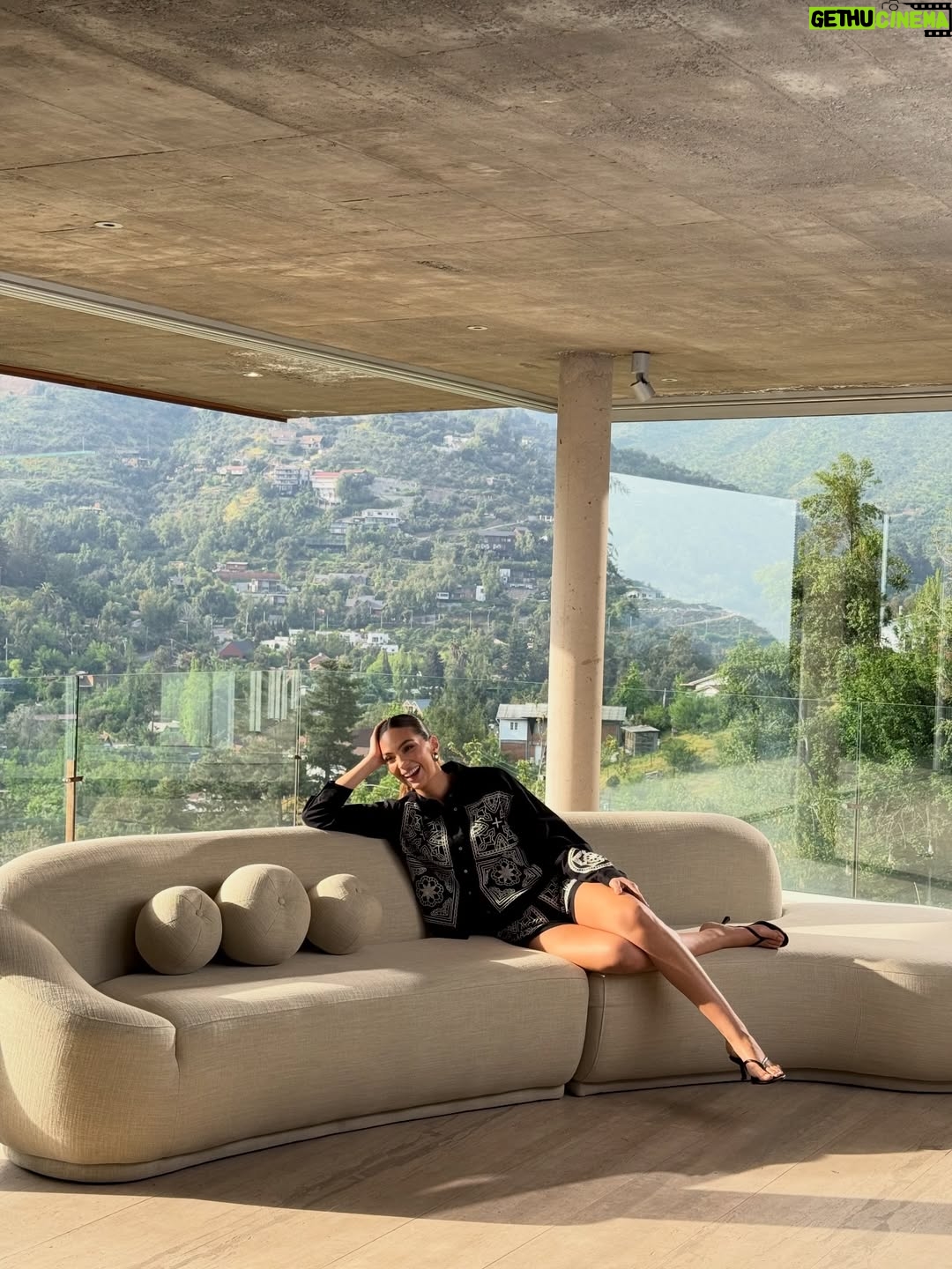 Natalie Vértiz - 41.1K Likes - GRACIAS 2025!!!!!!✨🎀🌼✨❤️💥🪞💪🏻🐣🐣🌹💫🥂

Tantos momentos por resaltar en el 2025, pero, me quedo con estos por aca que hicieron que mi año sea grandioso en todos los sentidos🥹🙏🏻 no se en que momento empecé a vivir la vida de mis sueños, tengo tanto que agradecerles! Aquí van algunos de mis highlights de este año:

- CANNES film festival usando el vestido de mis sueños de @carolinaherrera 🤍
- de mis campañas favoritas de todo el año, #TempationMystic junto a mi familia @yanbal 🧡
- #MFW usando @jsalinas.pe 
- NYFW W/ Michael kors en Febrero. 
- ver a shaki con mi hermana, fuera de este mundo🥹 
- mi Leo empezó la etapa escolar🥹💙🙏🏻
- Foam party de mi Liam, por siempre celebrando tu vida mi amor! 
- Miami con estas diosas junto a Carolina Herrera. 🌹
- Roland-Garros con @isdinperu para ver dos finales alucinantes entre Sabalenka vs. Coco & Sinner vs. Alcaraz en Junio. 
- Anniversary ✨ 10 años con mi @yacoturco ❤️ Cartagena en Julio.
- Celebrando a mi peru por fiestas patrias, wearing @anialvarezcalderonofficial 
- Santo de mi bebe galáctico, Leo mi amor! 👽 
- Naomi moment en brazil junto a @hm 💙
- el mejor cumpleaños🥹
- almuerzo de ex alumnas por primera vez con mis realessss💛
- @victoriassecret #VSFW , a dreaaaaam🥹🩷 
- #HerrerainMadrid 
- Grabe mi primera campaña con @marquisperu en Octubre🤎
- lanzamos nuestra bebida funcional #SOSlife , besttt socia mi @marianavertizg @sos.peru 
-  LA/ disneyland con mis amores, lo más preciado de mi vida❤️