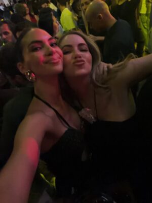Natalie Vértiz Instagram - Que linda que es la vida, te lo digo, mi vida🧡 

Hace tiempo no me tomaba tantos días de relajo con mi familia y, déjenme decirles, que bien se siente! Los atardeceres más lindos, los planes sin apuro, las tardes de caminata y bicicleta, un cafecito por la tarde y un arcoíris 🌈 para recordarme lo mágica que es la vida! A seguir soñando y vibrando alto siempre💫💫💫💫