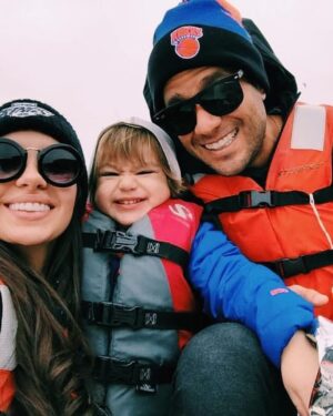 Natalie Vértiz Instagram - 2026 es el nuevo 2016?? 🥰🥰🥰🥰

El año que me dio tantísimas cosas! Primer año que llevamos a Liam a disney, el año que inaugure mi salón, empecé con modelab, mi primera vez en la conducción y aprendiendo a navegar la maternidad con mi Liam❤️💫 Gracias por acompañarme todos estos años, vamos por más🙏🏻💪🏻✨🥁
