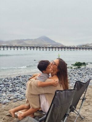 Natalie Vértiz Instagram - Querer ser misteriosa y a la vez compartirles todo 😂❤️ muy de libra. 2026 pinta muuuuy lindo❤️🧡🙏🏻💚✨💛💫🥂