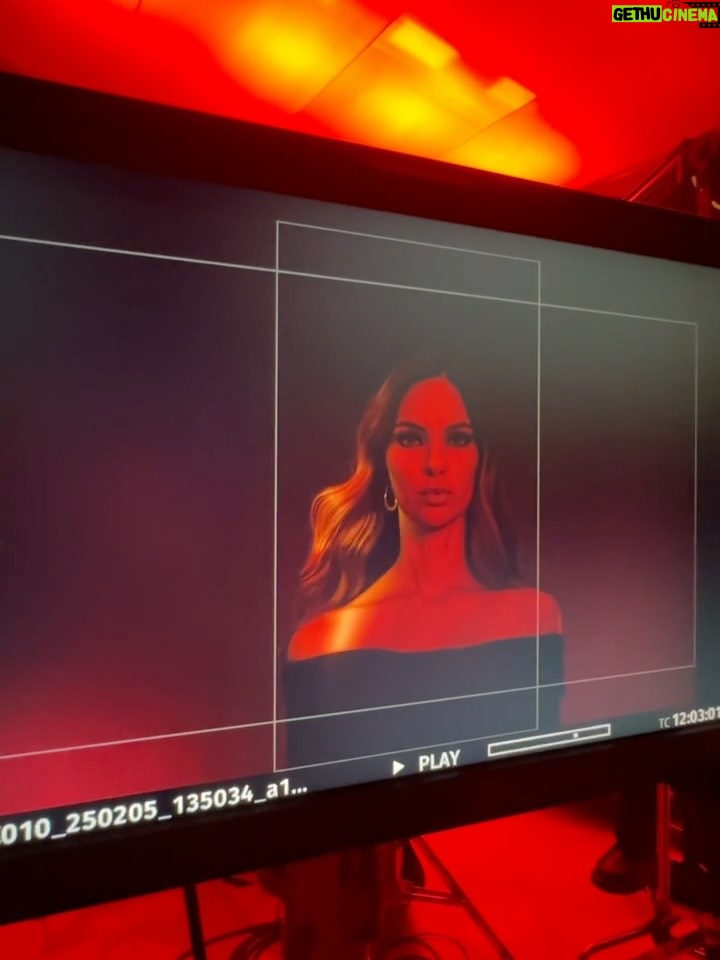 Natalie Vértiz - 45.5K Likes - La magia empieza cuando decides creer en ti ✨
Creer en tu voz, en tu camino y en todo lo que eres capaz de construir.
Hoy celebro esa magia junto a @yanbal , una marca que apuesta por mí desde hace varios años y que, como yo, cree profundamente en el crecimiento, la fuerza y la evolución de la mujer. Gracias fam por un 2025 fuera de serie! 

Gracias por caminar a mi lado y por seguir inspirando a tantas mujeres a brillar con confianza y autenticidad. 💖