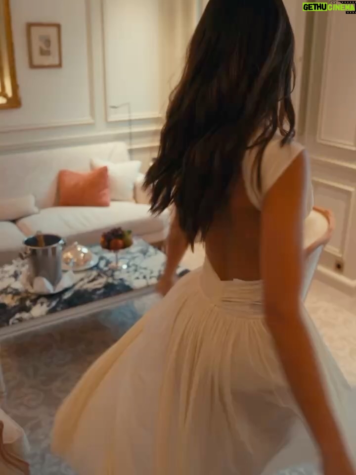 Natalie Vértiz - 45.5K Likes - La magia empieza cuando decides creer en ti ✨
Creer en tu voz, en tu camino y en todo lo que eres capaz de construir.
Hoy celebro esa magia junto a @yanbal , una marca que apuesta por mí desde hace varios años y que, como yo, cree profundamente en el crecimiento, la fuerza y la evolución de la mujer. Gracias fam por un 2025 fuera de serie! 

Gracias por caminar a mi lado y por seguir inspirando a tantas mujeres a brillar con confianza y autenticidad. 💖