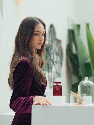 Natalie Vértiz Instagram - La magia empieza cuando decides creer en ti ✨
Creer en tu voz, en tu camino y en todo lo que eres capaz de construir.
Hoy celebro esa magia junto a @yanbal , una marca que apuesta por mí desde hace varios años y que, como yo, cree profundamente en el crecimiento, la fuerza y la evolución de la mujer. Gracias fam por un 2025 fuera de serie! 

Gracias por caminar a mi lado y por seguir inspirando a tantas mujeres a brillar con confianza y autenticidad. 💖
