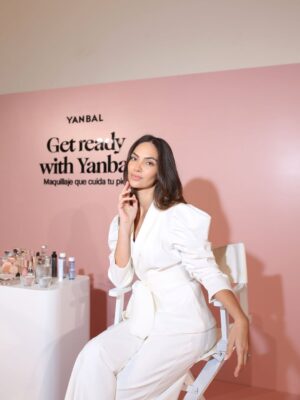Natalie Vértiz Instagram - La magia empieza cuando decides creer en ti ✨
Creer en tu voz, en tu camino y en todo lo que eres capaz de construir.
Hoy celebro esa magia junto a @yanbal , una marca que apuesta por mí desde hace varios años y que, como yo, cree profundamente en el crecimiento, la fuerza y la evolución de la mujer. Gracias fam por un 2025 fuera de serie! 

Gracias por caminar a mi lado y por seguir inspirando a tantas mujeres a brillar con confianza y autenticidad. 💖