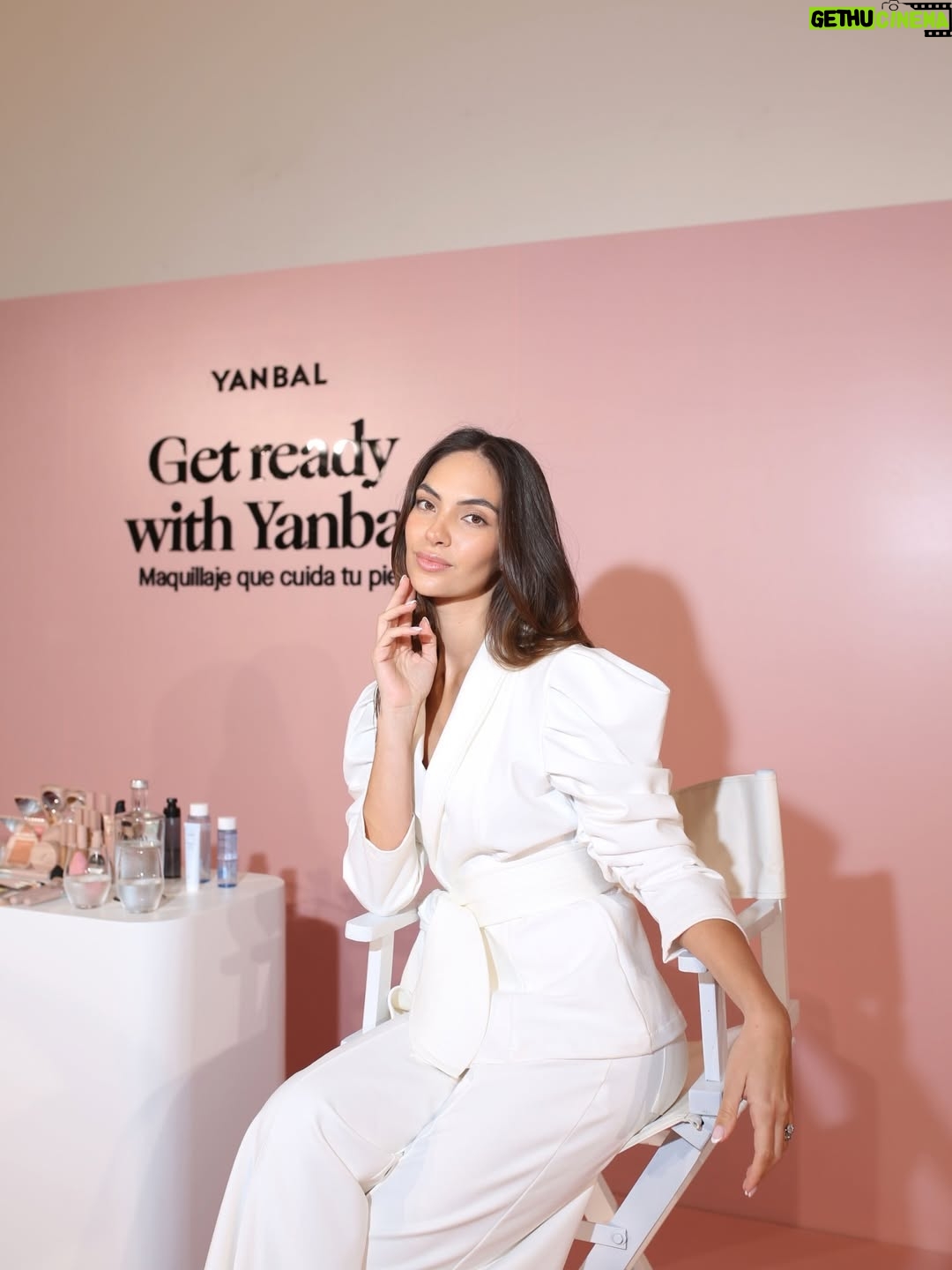 Natalie Vértiz - 45.5K Likes - La magia empieza cuando decides creer en ti ✨
Creer en tu voz, en tu camino y en todo lo que eres capaz de construir.
Hoy celebro esa magia junto a @yanbal , una marca que apuesta por mí desde hace varios años y que, como yo, cree profundamente en el crecimiento, la fuerza y la evolución de la mujer. Gracias fam por un 2025 fuera de serie! 

Gracias por caminar a mi lado y por seguir inspirando a tantas mujeres a brillar con confianza y autenticidad. 💖