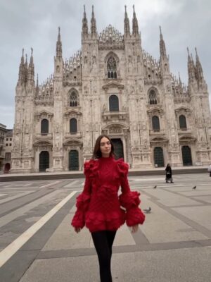 Natalie Vértiz Instagram - GRACIAS 2025!!!!!!✨🎀🌼✨❤️💥🪞💪🏻🐣🐣🌹💫🥂

Tantos momentos por resaltar en el 2025, pero, me quedo con estos por aca que hicieron que mi año sea grandioso en todos los sentidos🥹🙏🏻 no se en que momento empecé a vivir la vida de mis sueños, tengo tanto que agradecerles! Aquí van algunos de mis highlights de este año:

- CANNES film festival usando el vestido de mis sueños de @carolinaherrera 🤍
- de mis campañas favoritas de todo el año, #TempationMystic junto a mi familia @yanbal 🧡
- #MFW usando @jsalinas.pe 
- NYFW W/ Michael kors en Febrero. 
- ver a shaki con mi hermana, fuera de este mundo🥹 
- mi Leo empezó la etapa escolar🥹💙🙏🏻
- Foam party de mi Liam, por siempre celebrando tu vida mi amor! 
- Miami con estas diosas junto a Carolina Herrera. 🌹
- Roland-Garros con @isdinperu para ver dos finales alucinantes entre Sabalenka vs. Coco & Sinner vs. Alcaraz en Junio. 
- Anniversary ✨ 10 años con mi @yacoturco ❤️ Cartagena en Julio.
- Celebrando a mi peru por fiestas patrias, wearing @anialvarezcalderonofficial 
- Santo de mi bebe galáctico, Leo mi amor! 👽 
- Naomi moment en brazil junto a @hm 💙
- el mejor cumpleaños🥹
- almuerzo de ex alumnas por primera vez con mis realessss💛
- @victoriassecret #VSFW , a dreaaaaam🥹🩷 
- #HerrerainMadrid 
- Grabe mi primera campaña con @marquisperu en Octubre🤎
- lanzamos nuestra bebida funcional #SOSlife , besttt socia mi @marianavertizg @sos.peru 
-  LA/ disneyland con mis amores, lo más preciado de mi vida❤️