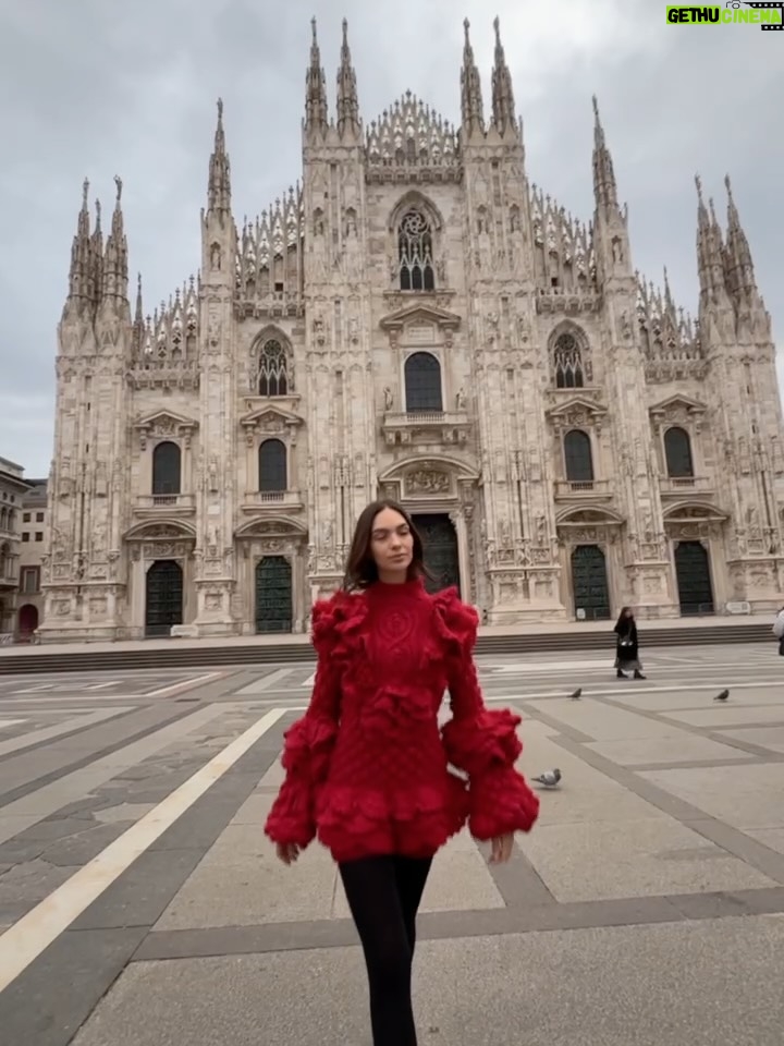 Natalie Vértiz - 41.1K Likes - GRACIAS 2025!!!!!!✨🎀🌼✨❤️💥🪞💪🏻🐣🐣🌹💫🥂

Tantos momentos por resaltar en el 2025, pero, me quedo con estos por aca que hicieron que mi año sea grandioso en todos los sentidos🥹🙏🏻 no se en que momento empecé a vivir la vida de mis sueños, tengo tanto que agradecerles! Aquí van algunos de mis highlights de este año:

- CANNES film festival usando el vestido de mis sueños de @carolinaherrera 🤍
- de mis campañas favoritas de todo el año, #TempationMystic junto a mi familia @yanbal 🧡
- #MFW usando @jsalinas.pe 
- NYFW W/ Michael kors en Febrero. 
- ver a shaki con mi hermana, fuera de este mundo🥹 
- mi Leo empezó la etapa escolar🥹💙🙏🏻
- Foam party de mi Liam, por siempre celebrando tu vida mi amor! 
- Miami con estas diosas junto a Carolina Herrera. 🌹
- Roland-Garros con @isdinperu para ver dos finales alucinantes entre Sabalenka vs. Coco & Sinner vs. Alcaraz en Junio. 
- Anniversary ✨ 10 años con mi @yacoturco ❤️ Cartagena en Julio.
- Celebrando a mi peru por fiestas patrias, wearing @anialvarezcalderonofficial 
- Santo de mi bebe galáctico, Leo mi amor! 👽 
- Naomi moment en brazil junto a @hm 💙
- el mejor cumpleaños🥹
- almuerzo de ex alumnas por primera vez con mis realessss💛
- @victoriassecret #VSFW , a dreaaaaam🥹🩷 
- #HerrerainMadrid 
- Grabe mi primera campaña con @marquisperu en Octubre🤎
- lanzamos nuestra bebida funcional #SOSlife , besttt socia mi @marianavertizg @sos.peru 
-  LA/ disneyland con mis amores, lo más preciado de mi vida❤️