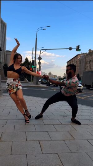 Nataliya Bichan Instagram - 🔥Una Señal🔥

Dancers💃🏼🕺: @nataliya_bichan y @carlosflow2022 
Video🎥: @daryamanokhina 
Music 🎵: @akairojas 

#dance #bachata #bachataladystyle #bachatadancing💃 #bachatalovers #bachatadominicana❤️ #bachatafusion #bachatadancing #bachatamusic #bachataurbana #reelinstagram❤️ #reelviral #reelvideo #reelvideoinstagram❤️🤗🤗💫💯🤵👰