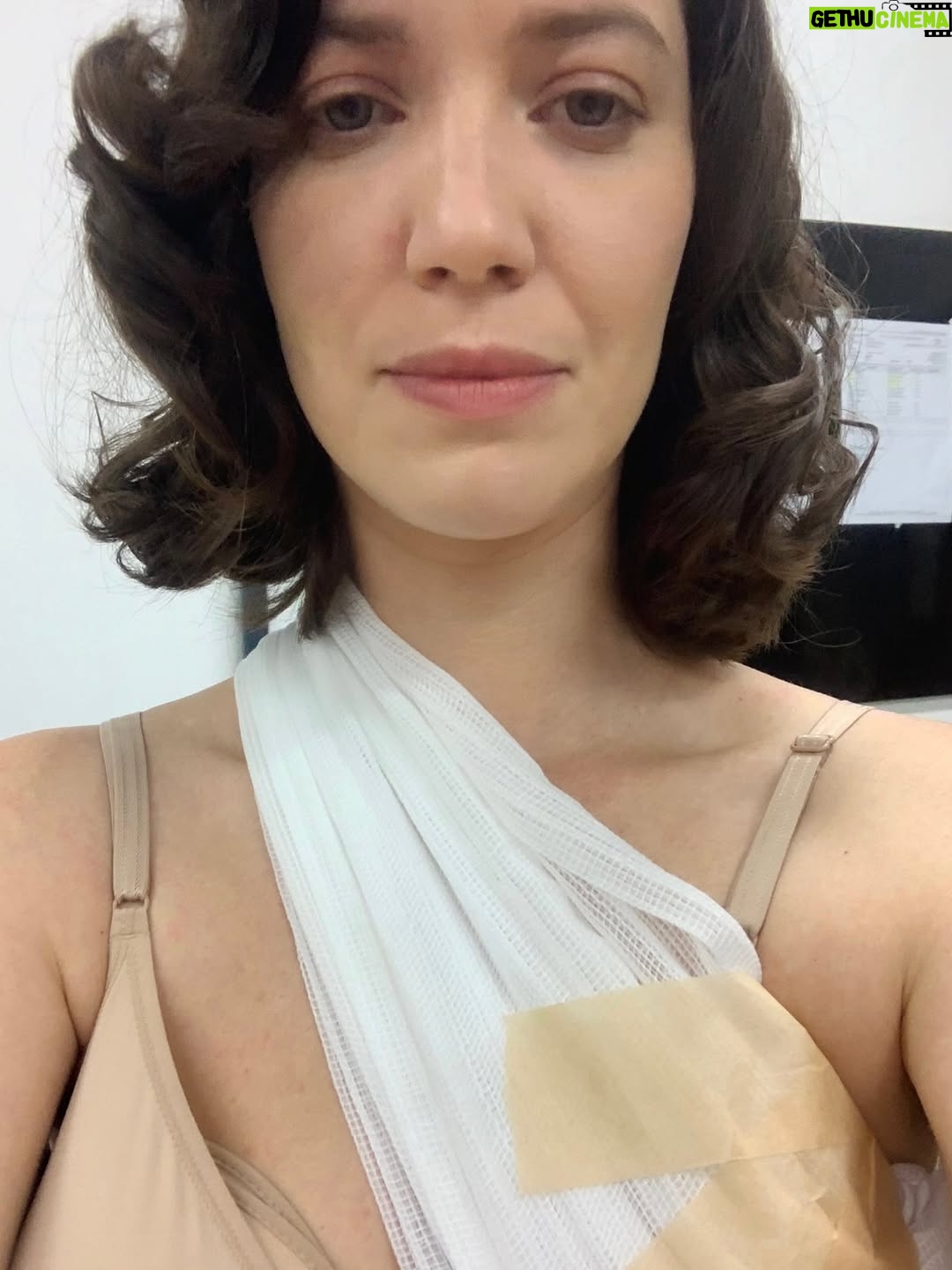 Nathalia Dill - 28.4K Likes - Nem toda guerra se trava com arma na mão.
Às vezes, a luta é dentro da gente. E Valiana encara de frente. No sertão, coragem é de nascença. 

#GuerreirosDoSol @globoplaynovelas