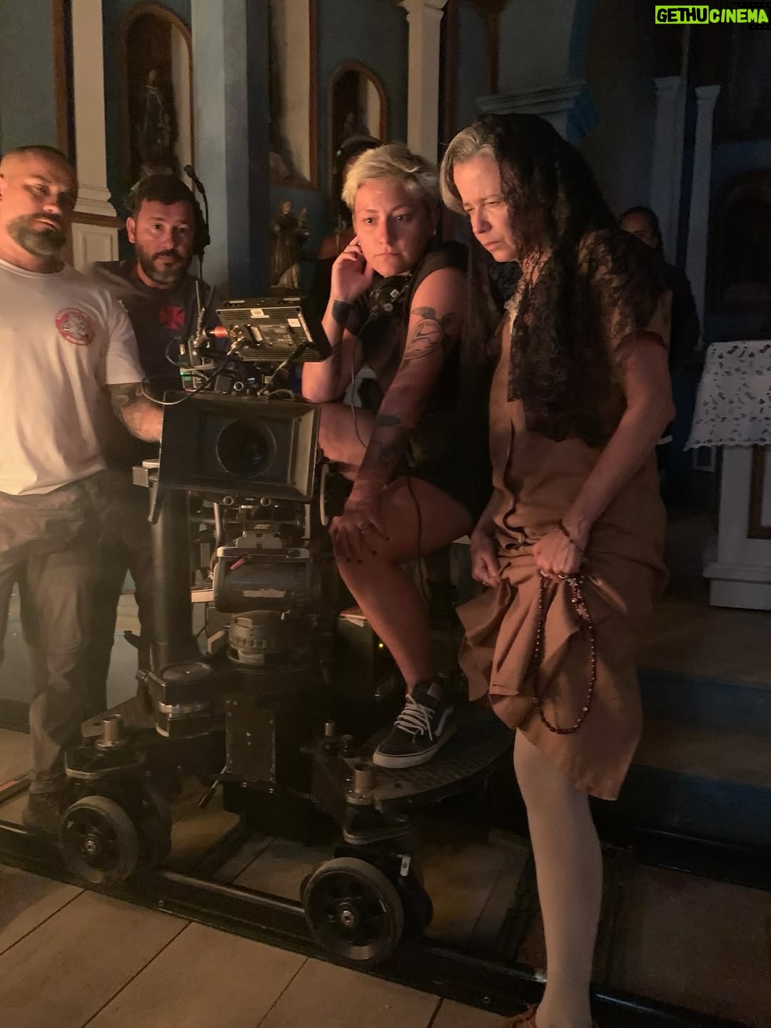 Nathalia Dill - 28.4K Likes - Nem toda guerra se trava com arma na mão.
Às vezes, a luta é dentro da gente. E Valiana encara de frente. No sertão, coragem é de nascença. 

#GuerreirosDoSol @globoplaynovelas