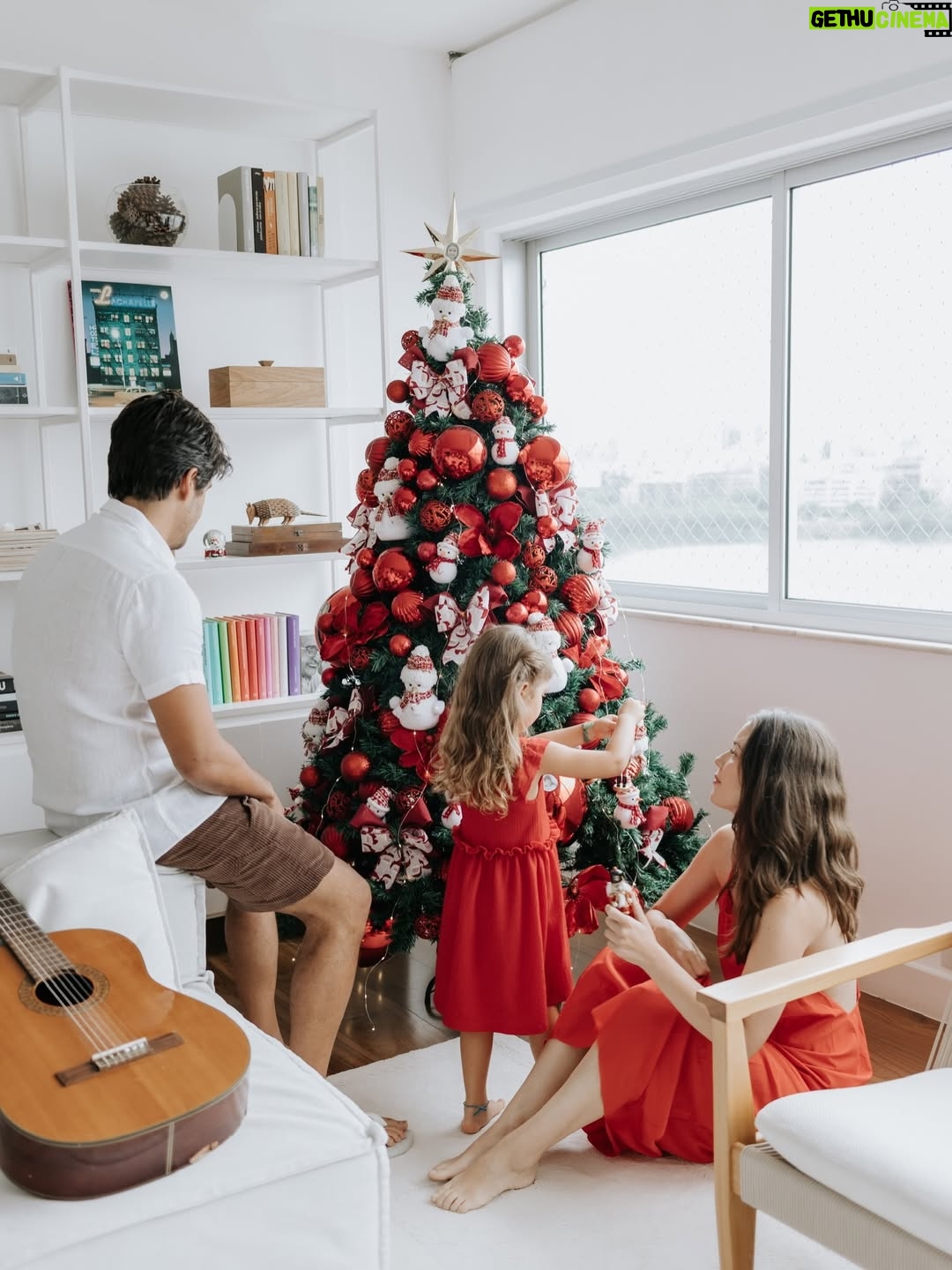 Nathalia Dill - 30.3K Likes - Começou! 🌟🎄 

(Não preciso nem dizer que ela ama qualquer festa mais que todo mundo por aqui 😂 🤸🏼‍♀️)

fotos @babuskafotografia