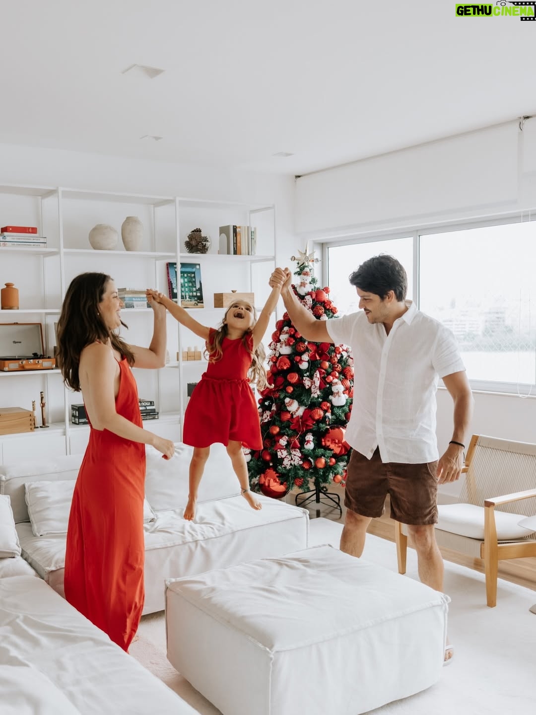 Nathalia Dill - 30.3K Likes - Começou! 🌟🎄 

(Não preciso nem dizer que ela ama qualquer festa mais que todo mundo por aqui 😂 🤸🏼‍♀️)

fotos @babuskafotografia