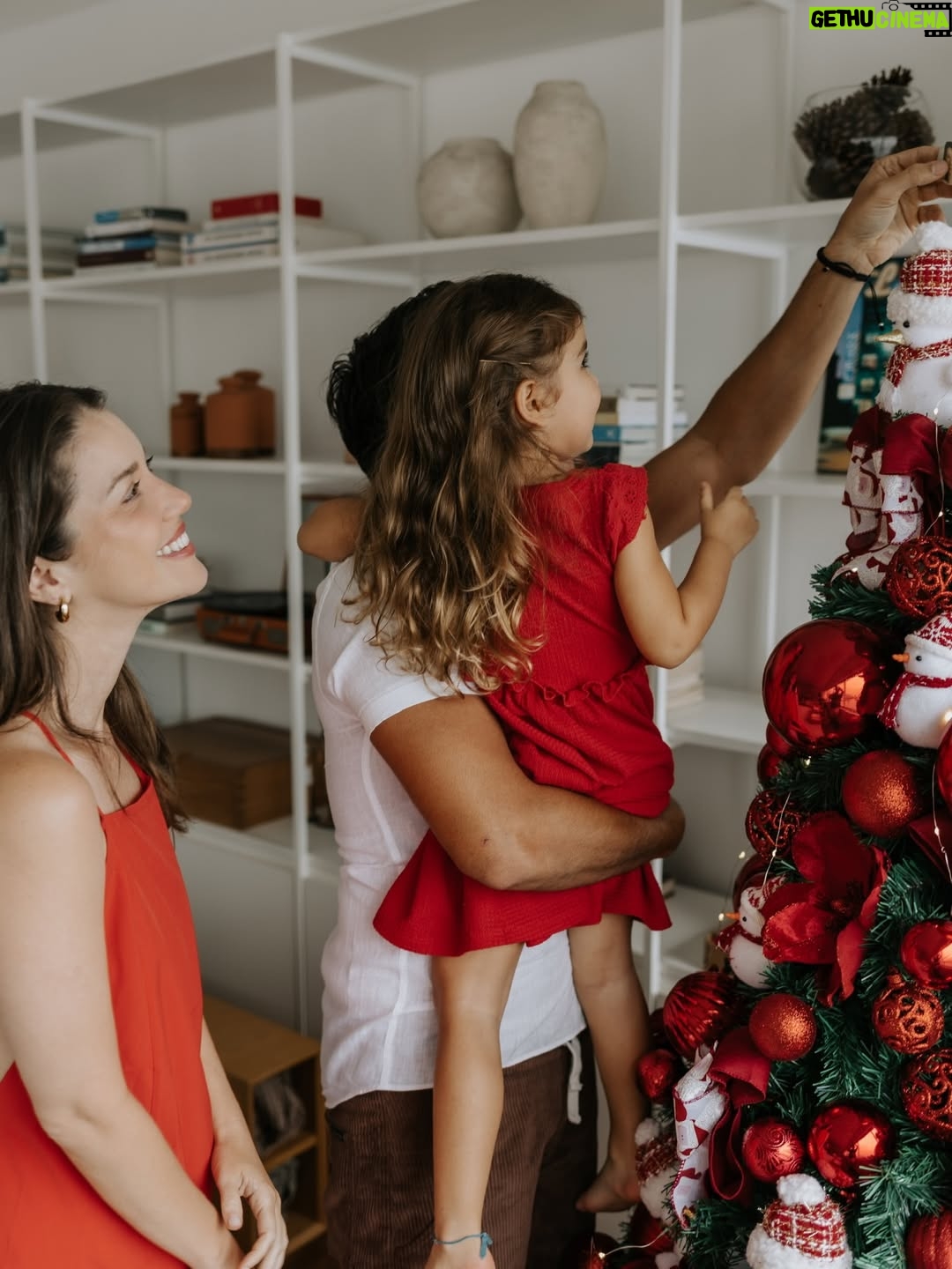 Nathalia Dill - 30.3K Likes - Começou! 🌟🎄 

(Não preciso nem dizer que ela ama qualquer festa mais que todo mundo por aqui 😂 🤸🏼‍♀️)

fotos @babuskafotografia