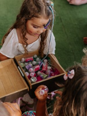 Nathalia Dill Instagram - 5 anos da Eva! 🧚🏼‍♂️🧡

Fotos @babuskafotografia 
Festa @lorenaduquefestas
Animação @pulebrinque_animacoes