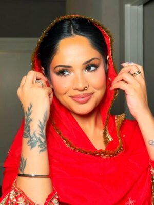 Navpreet Banga Instagram - Surmedani eyes, vintage Punjabi soul.❤️❤️✨ 
@glamwnav understood the assignment 🤍