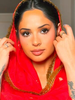 Navpreet Banga Instagram - Surmedani eyes, vintage Punjabi soul.❤️❤️✨ 
@glamwnav understood the assignment 🤍