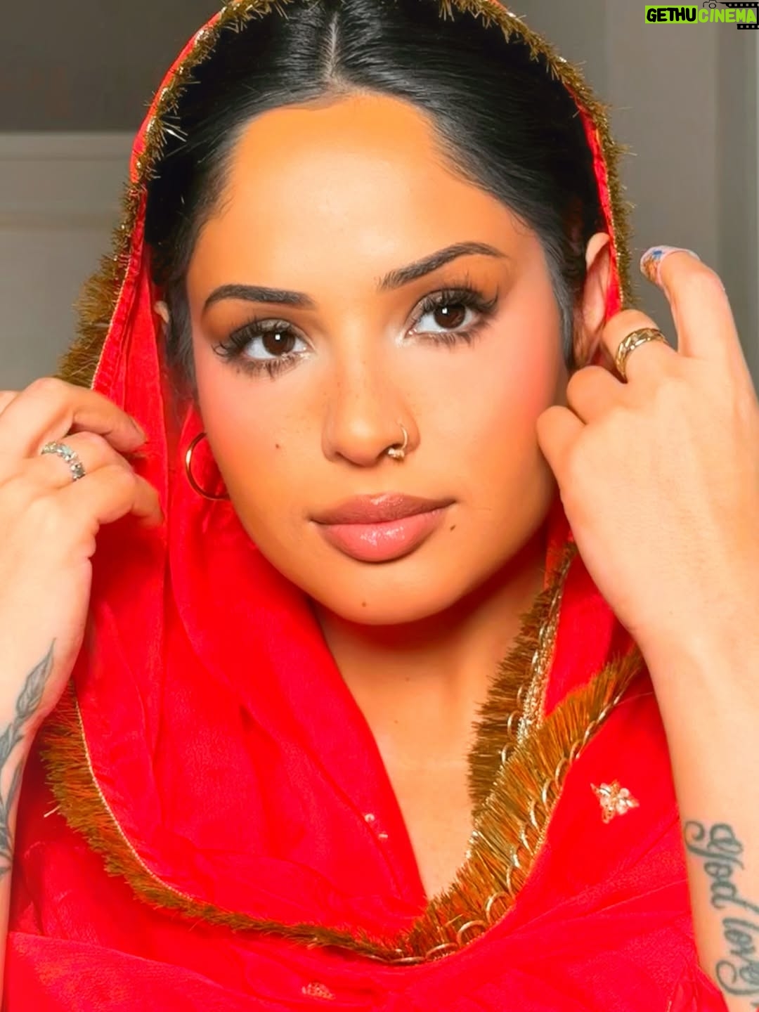 Navpreet Banga - 2.1K Likes - Surmedani eyes, vintage Punjabi soul.❤️❤️✨ 
@glamwnav understood the assignment 🤍