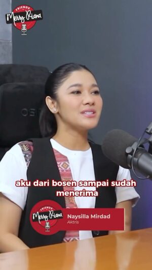 Naysila Mirdad Instagram - NGERI KALI ‼️ NAYSILLA MIRDAD : JARANG MUNCUL DI PODCAST, UNGKAP CERITA DI BALIK PERJUANGANNYA

Naysilla Mirdad @naymirdad menyimpan banyak kisah yang jarang ia bagikan. Tumbuh di keluarga artis, Nay belajar menghadapi sorotan sekaligus menjaga diri tetap kuat. 

Ia bercerita tentang kedekatannya dengan Tuhan menuntunnya melewati masa-masa sulit. Nay juga membuka cerita unik dari dunia sinetron, mulai dari syuting tanpa script sampai adegan yang tiba-tiba buyar karena pujian spontan Bunda Corla.

Bagaimana cerita selengkapnya?
Simak Selengkapnya

Jangan Lupa Like Comment and Subscribe❤️

#merryriana #friendsofmerryriana #naysilamirdad