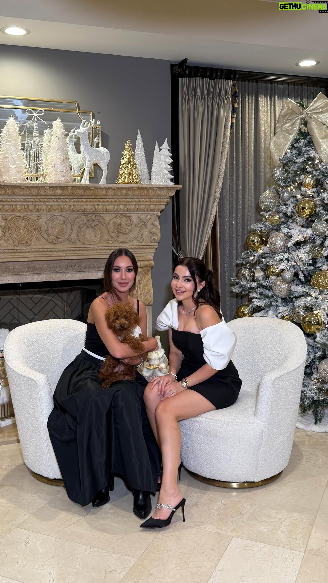 Nazeni Hovhannisyan - 7.6K Likes - Անցնող տարում իմ հարստություններից է Գարայանների ընտանիքի հետ ծանոթությունը. նրանց ցավի ու երջանկության պատմության մեջ այնքա՜ն կյանք ու Սեր կա, որ աննկարագրելի է ու անհնարին ներկայացնել՝ մի հաղորդման մեջ: 
Լոս Անջելեսում շատ են հատուկ երեխաները, շատ հաճախ են հանդիպում աութիզմի սպեկտրի տարբեր աատիճանի երեխաներ.... հայ ընտանիքներում ոն շատ....
բարդ է ծնողի համար հասկանալը հատուկ երեխայի յուրահատուկ աշխարհը...., բայց նման ծնողներն Աստվածատուր են՝ իրենց անպարագիծ սիրով ու նվիրումով: «Կամուրջները» ինձ օրհնությամբ հանդիպեցրեց այս յուրահատուկ մարդկանց, Նինա և Դավիթ Գարայաններին, որոնք պատմում են իրենց Առաջնեկի՝ Ալեքսի պատմությունը, ու ամեն ինչ անում են, որպեսզի հետագայում կարողանան օգնել բոլոր հատուկ երեխաներին: 
Քայլենք Ալեքսի հետ ... Հունվարի 4- ին՝ ժ20.00- ին նայեք «Կամուրջները» իմ յութուբյան էջում: Սիրո, Նվիրումի ու չհանձնվելու մի ԱՆՀԱՎԱՆԱԿԱՆ պատմություն: 
Շնորհակալ եմ Դավիթ և Նինա Գարայաններին՝ վատահության, ինձ մեծ սրտով ընդունելու, ընտանիքի անդամի պես ջերմ վերաբերմունքի ու պարզապես իրենց՝ նվիրյալ Ծնող ու Հայ մնալու համար: 
#walkingwithalex #autism #nazenihovhannisyan #kamurjner #la 
@walkingwithalexfoundation  @nina_garayan @davitalexgarayan