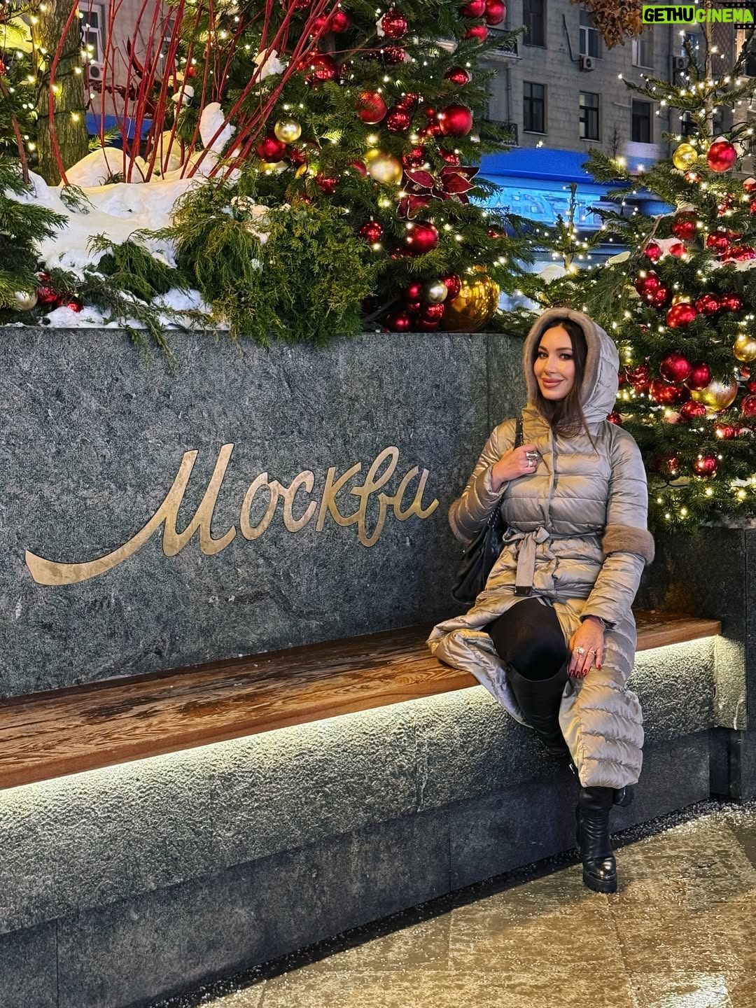 Nazeni Hovhannisyan - 12.3K Likes - Ես շատ եմ սիրում ձմեռ, ի դեպ երկար մտածում էի՝ ինչու՜, չէ՞, որ ես ամառվա ծնունդ եմ ու չեմ պատկերացնում ինձ առանց Ծովի ու արևի.... 
հետո հասկացա. ձմեռն ինձ սուր հիշեցնում է իմ Ընտանիքը, անլույս տարիներին մեր ամենացուրտ օրերն ԱՄԵՆԱՏԱՔՆ էին՝ ընտանիքիս շնորհիվ, երբ կային ծնողներս, երբ բոլորով միասին էինք... 
կար մանկություն
կար սեր
կար վերմարդկային ջերմություն՝ անկախ տան որոշ սենյակների զրո ջերմաստիճանից....
) կար շատ ձյուն՝ մաքուր ու սպիտակ, կային սահնակներ ու Երևանյան թմբերն ու բլուրները, որոնք ամենշքեղ սահարաններն էին, իսկական արկած😊 
եթե չկար սահնակ, ապա միշտ կար պոլիեթիլենից պինդ տոպրակը,( հազարանգամյա օգտագործման) որն առնվազն երկու հոգով քշում էինք))) , մի քիչ շատ էինք սառչում, կապտուկներ էլ էին լինում, բայց ոնց էինք ծիծաղում, տեղ-տեղ բլուրների վրա ջուր էինք լցնում, որ իսպառ սառցակալի ու արագությունն ավելի լինի , հիշու՞մ եք, 
ու հետո թաց, կարմրած դեմքով ու բացարձակ երջանիկ գալիս էինք տուն՝ ամենահամեղ մի կտոր հացն ու յուղն ուտելու, կամ մայրիկիս եփած բարձրարվեստ խոհանոցային մշակույթի կարոտֆիլն ուտելու 😂( կարտոֆիլի հազար երանգներով, ցրտահարված կանաչից մինչև լավ տապակած կարմիրը)))... 
Ձմռան մեջ շատ է ջերմությունը, երբ Տունն ես հիշում: 
Ու, երբ Տունդ ՏԱՔ ԷՐ, ու սիրով լի: 
Հիմա իմ Տունը Եկեղեցին է. իմ ամենաիսկական ՏՈւՆԸ, որտեղ միշտ ՏԱՔ Է, որտեղ քեզ միշտ սպասում են, չեն օտարում, որտեղ Հայրս ու Մայրս են, որտեղ ոչ թե երկու հարազատ քույր ունեմ, այլ մի ամբողջ մեծ մոլորակ՝ քույրեր ու եղբայրներով, երեխաներով ու ՍԻՐՈՎ, անսահման սիրով լի մեծ ԸՆՏԱՆԻՔ: 
Շնորհակալ եմ այն բոլոր մարդկանց՝ աշխարհիկ, թե հոգևորական, որոնց շնորհիվ աշխարհի որևէ երկրում ու քաղաքում ինձ ընտանեկան ջերմություն են տալիս, իրենց ուրախությամբ կամ տխրությամբ են կիսվում, մոտենում են, զրուցում, հույս տալիս կամ ուժ առնում, մեր ՏՈւՆՆ ԱԱՏԾՈ ՈւԺՈՎ, ՕՐՀՆՈւԹՅԱՄԲ Ու ՍԻՐՈՎ պիտի անխախտ մնա: 
Հայ Առաքելական Սուրբ Եկեղեցում ջերմությունը վերԵրկրային է, ինչպես Սերն ու Միությունն է: 
Մի օր դարձի կգանք
երևի ...
կգանք . ես հավատում եմ
Հ.Գ. #սիրովմնանք 
Նորից ու կրկին ու հավերժ.ՔՐԻՍՏՈՍ ԾՆԱՎ և ՀԱՅՏՆԵՑԱՎ: ՄԵԶ և ՁԵԶ ՄԵԾ ԱՎԵՏԻՍ 💜✝️ 
#armenianapostolicchurch 
#nazenihovhannisyan 
#2026