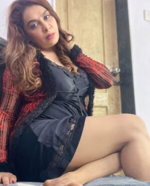 Neelam Bhanushali Instagram - #shooting #onscreen #potraitmode #follow4followback #foryou #foryourpage #instagram #love #