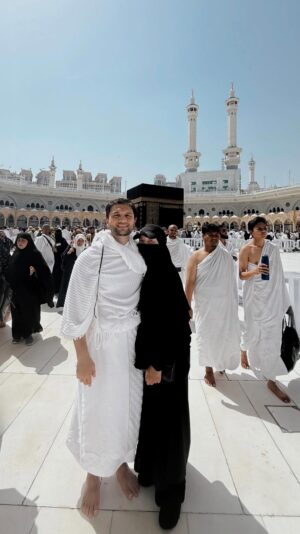 Neelofa Instagram - ما شاء الله
اللهم بارك
First full day of our umrah trip 🕋
Alhamdulillah ‘ala kulli hal walaupun penat, hati rasa tenang sangat.
Semoga setiap langkah, setiap doa, diterima di sisi Allah.
اللهم ارزقنا عمرةً مبرورةً وسعياً مشكوراً
(Ya Allah, kurniakanlah kepada kami umrah yang diterima dan sa‘i yang diberi ganjaran.)